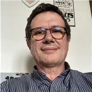 Laureato in Scienze Biologiche (laurea magistrale) insegna Chimica Inorganica, Chimica Organica, Biochimica, Scienze naturali, Biologia. Ho esperienza di oltre trent’anni come analista di Laboratorio clinico perché lavoro in Ospedale e sono di Taranto . I